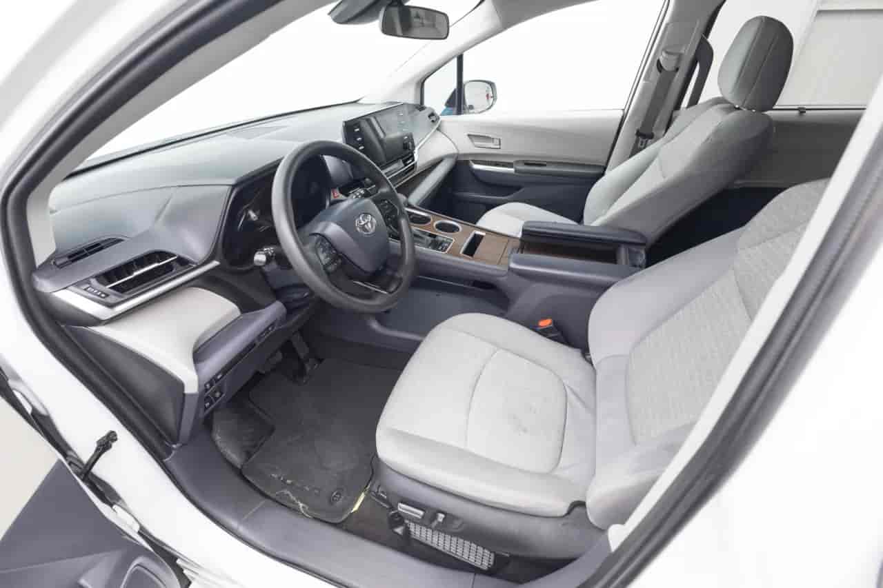 TOYOTA Sienna - 10
