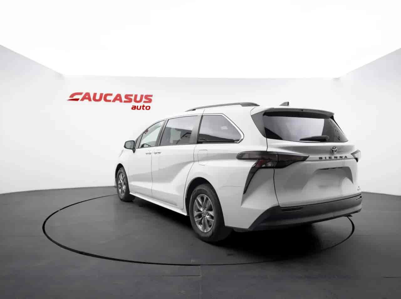TOYOTA Sienna - 6