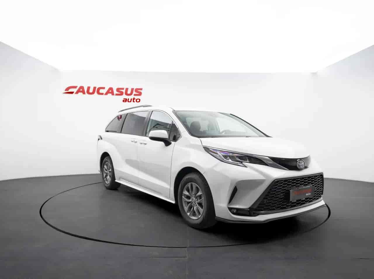 TOYOTA Sienna - 3