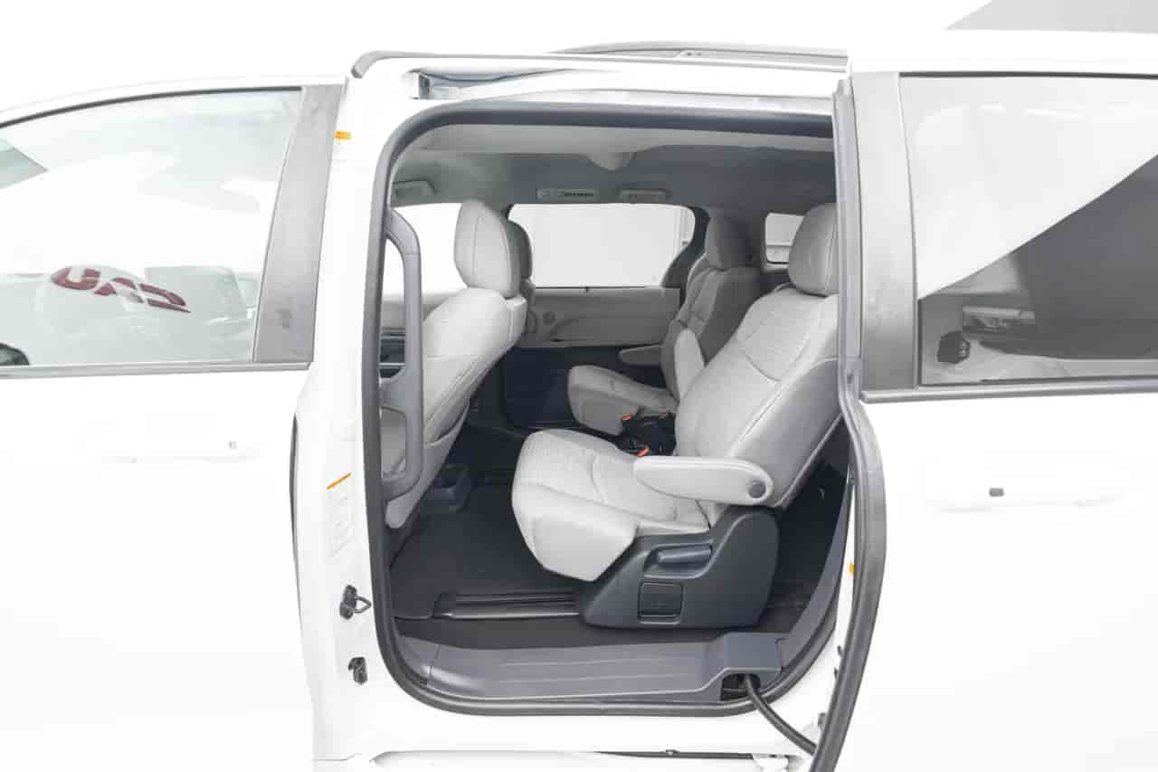 TOYOTA Sienna - 8