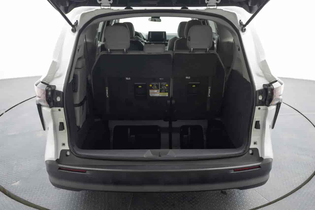 TOYOTA Sienna - 7