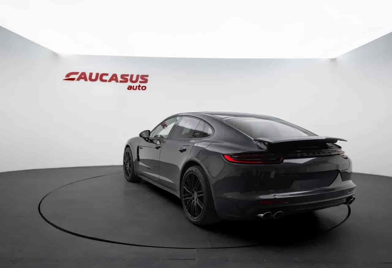 PORSCHE Panamera - 5