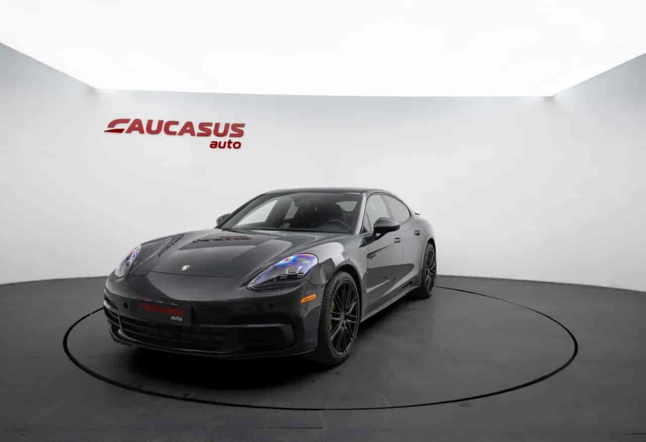 PORSCHE Panamera - 1