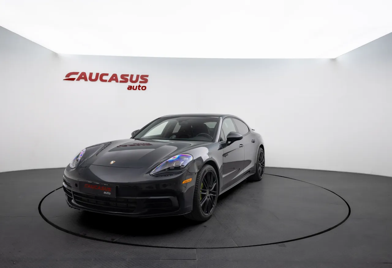 2018 PORSCHE Panamera