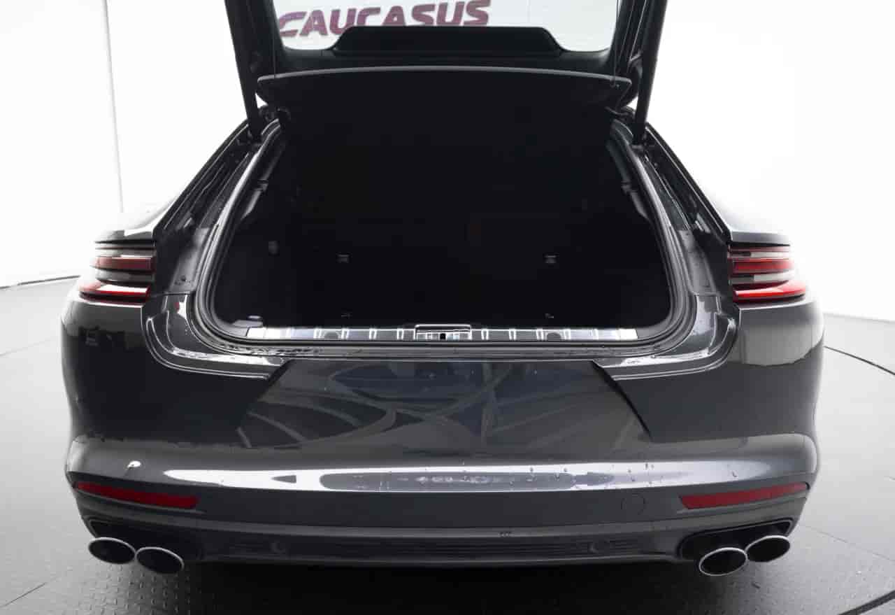 PORSCHE Panamera - 8