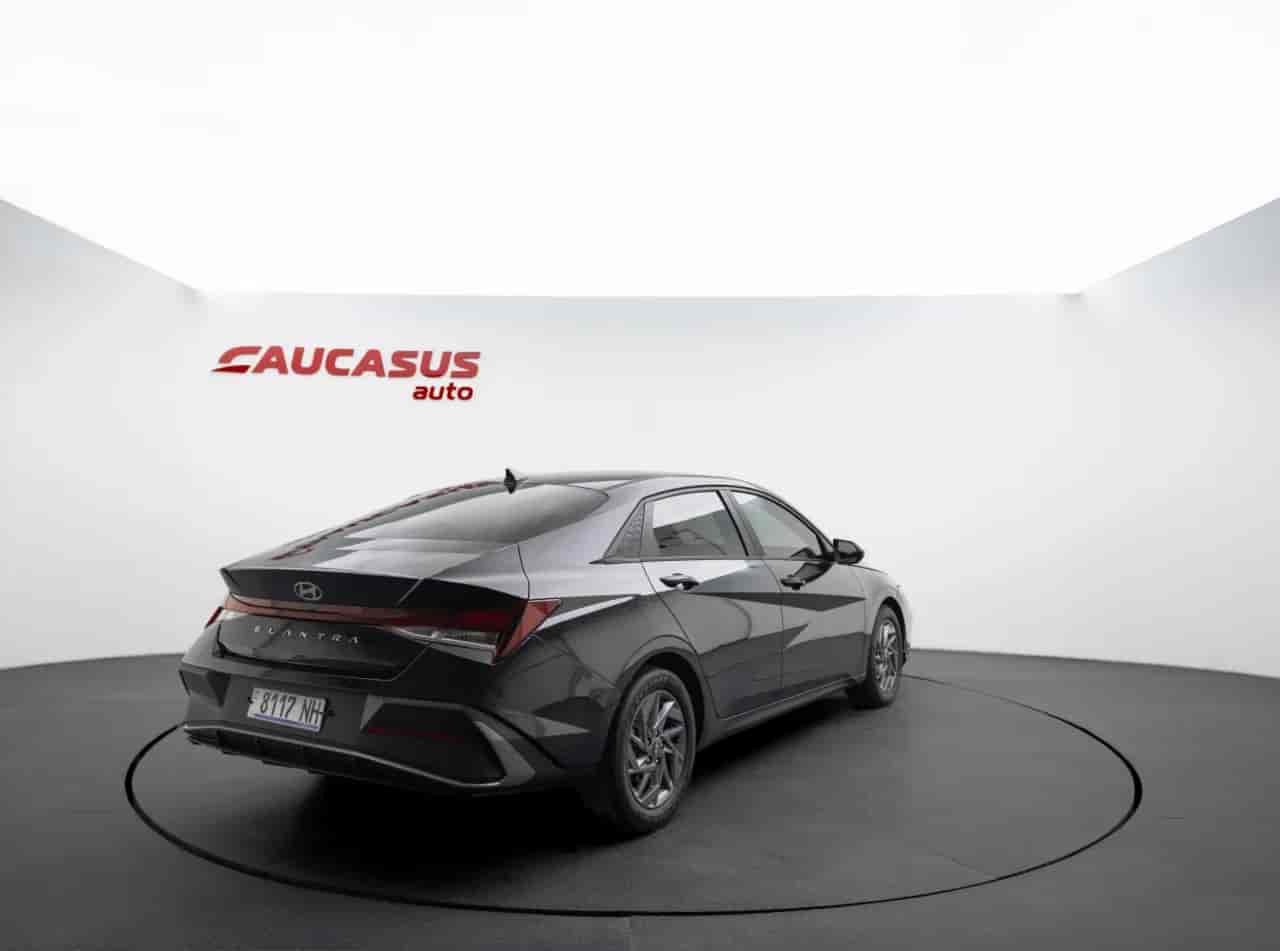 HYUNDAI Elantra - 4