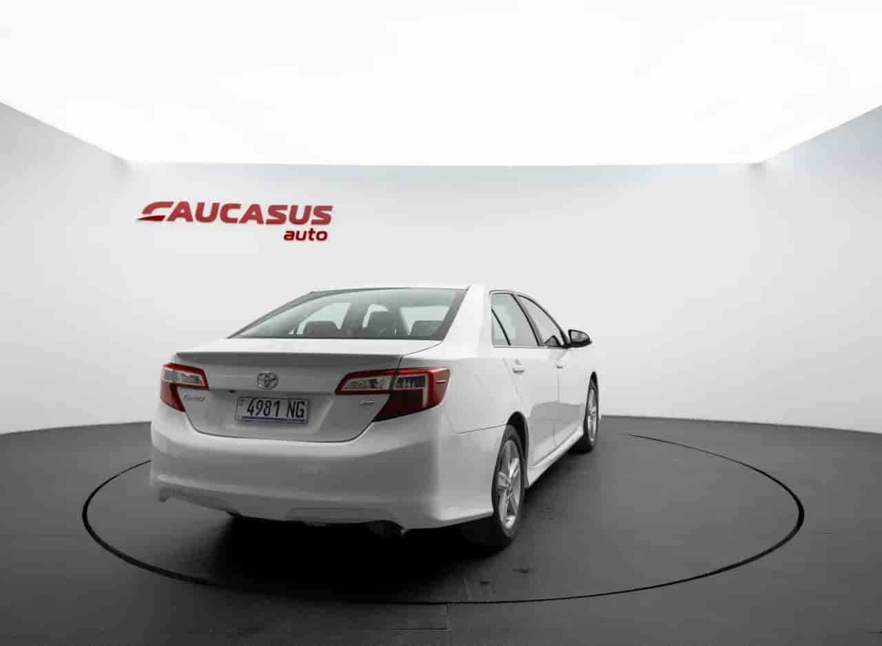 TOYOTA Camry - 4