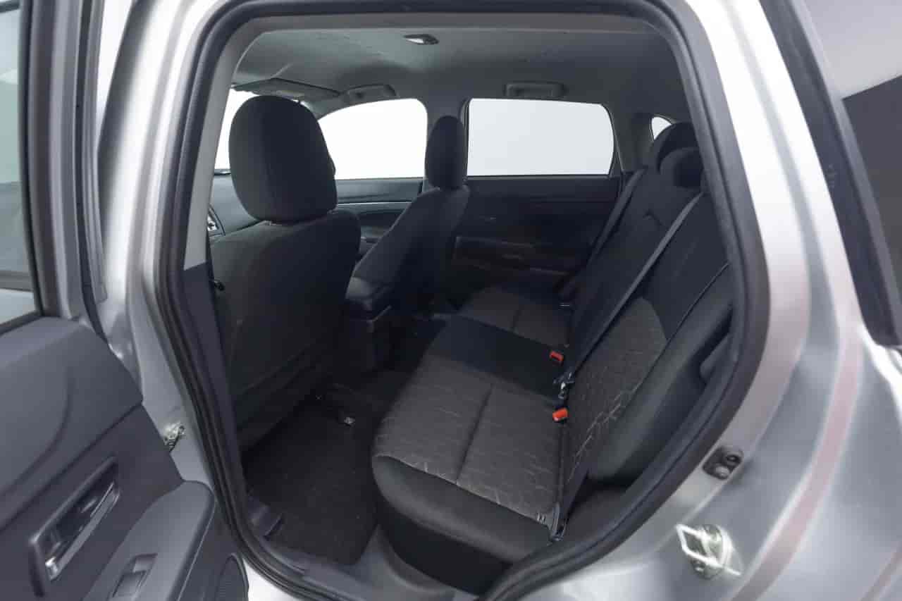 MITSUBISHI Outlander - 8