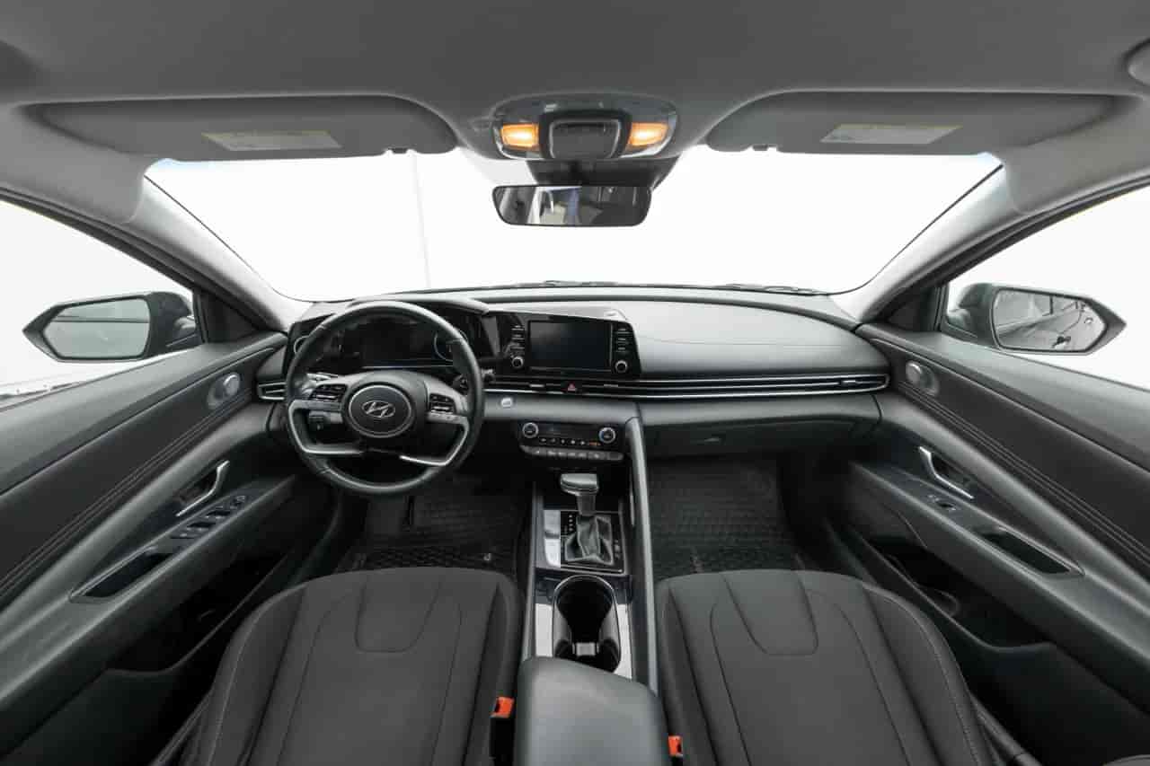 HYUNDAI Elantra - 3
