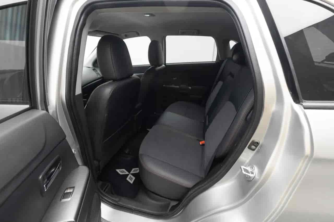 MITSUBISHI Outlander - 8