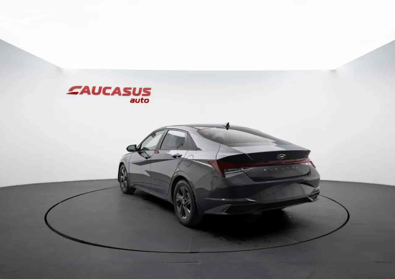 HYUNDAI Elantra - 4