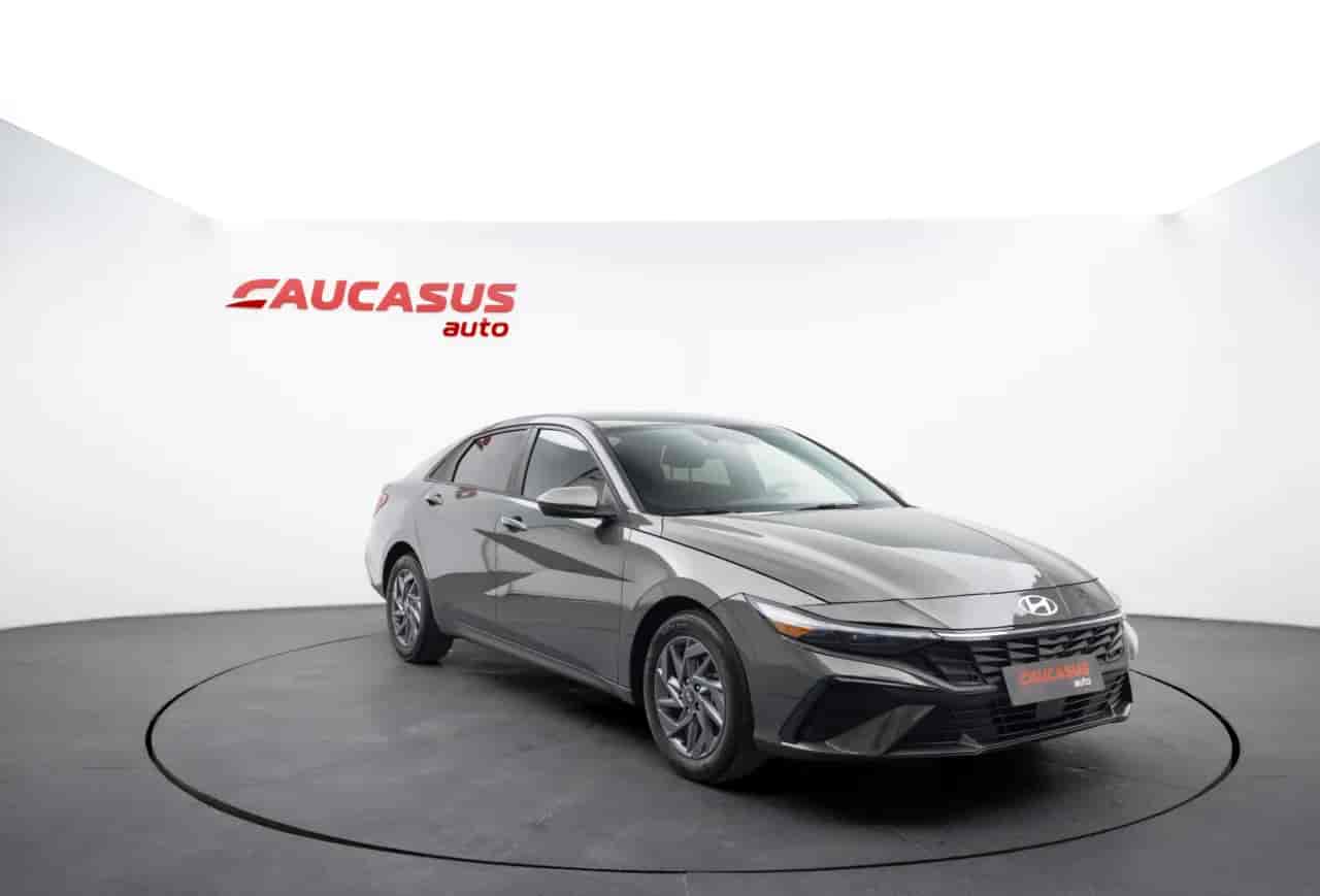 HYUNDAI Elantra - 3
