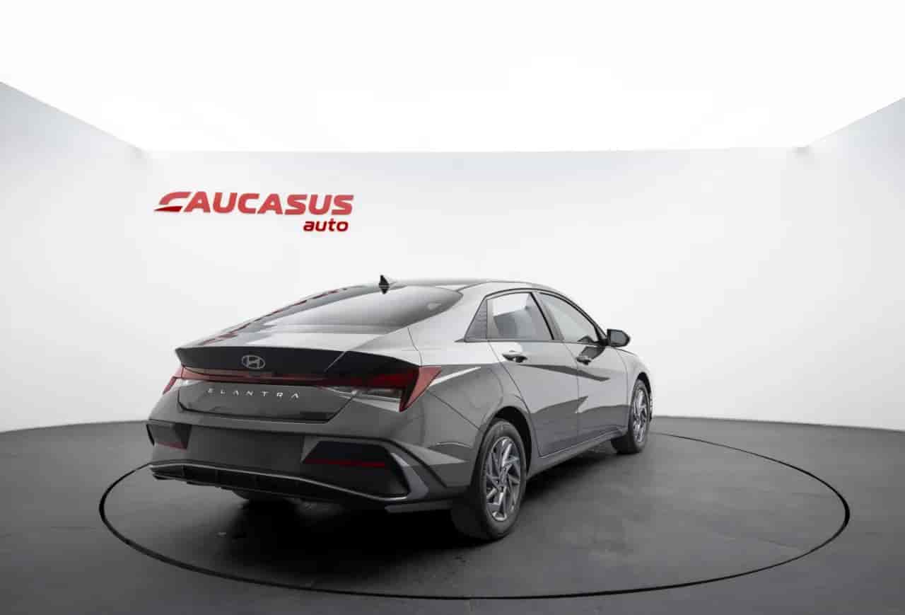 HYUNDAI Elantra - 4