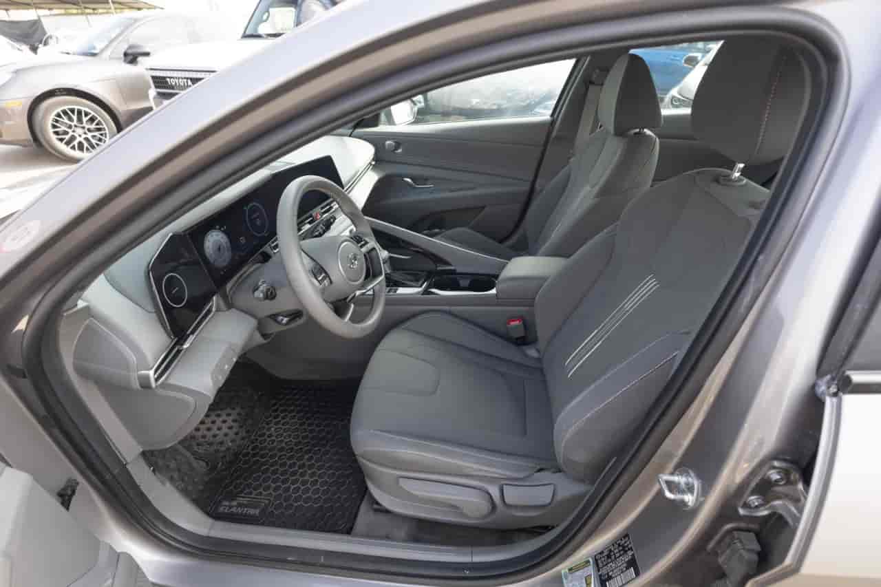 HYUNDAI Elantra - 10