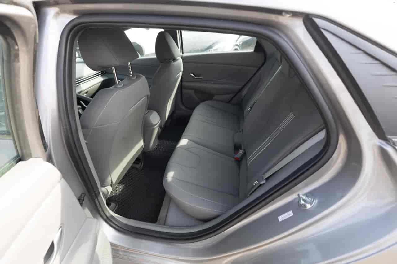HYUNDAI Elantra - 8
