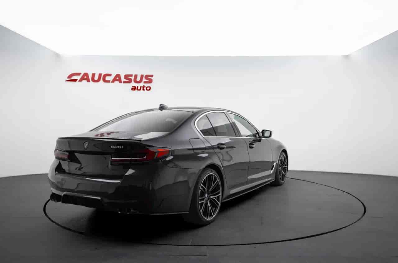BMW 5-Series - 4