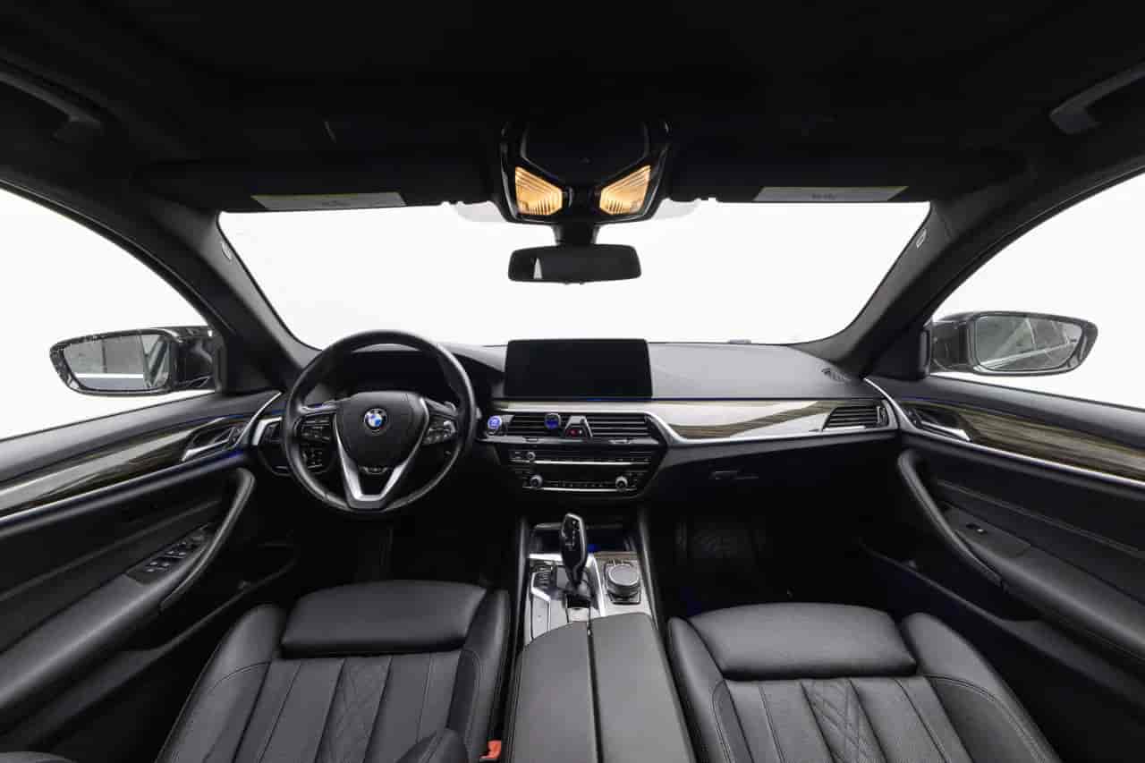 BMW 5-Series - 9