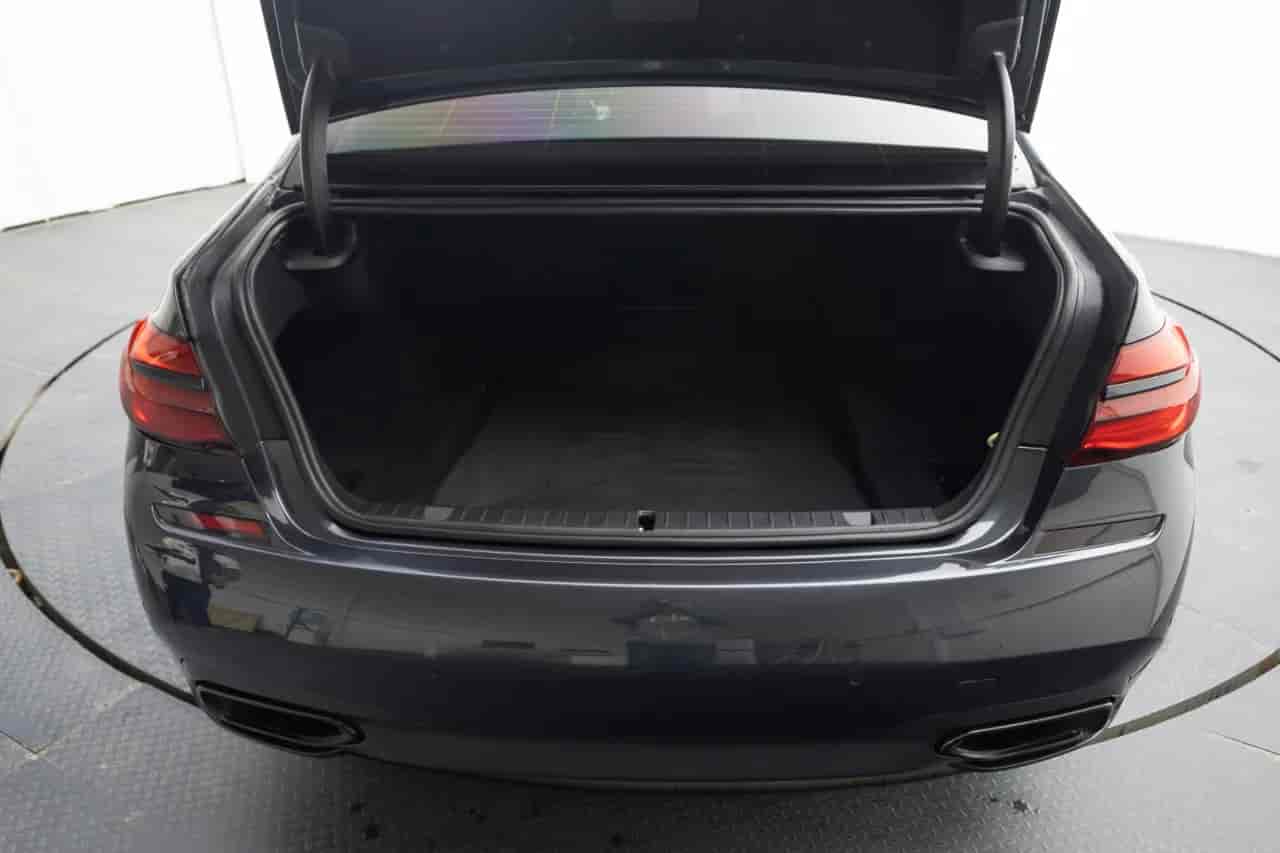 BMW 7-Series - 7