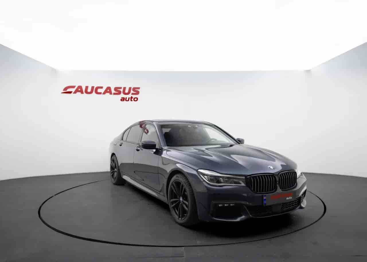 BMW 7-Series - 3