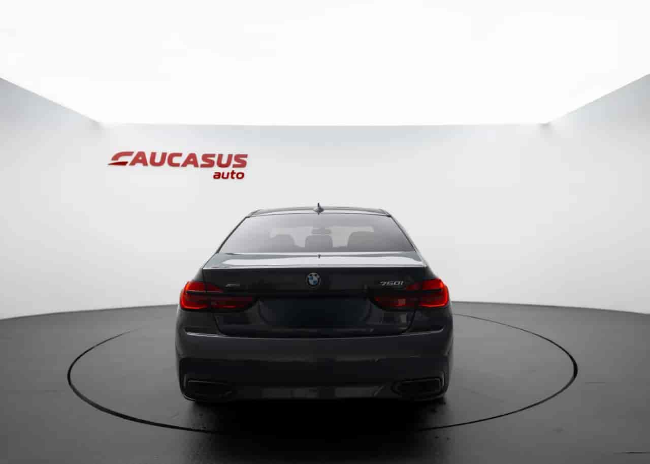 BMW 7-Series - 5