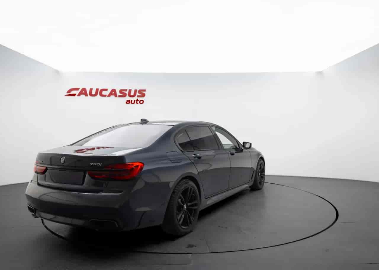 BMW 7-Series - 4