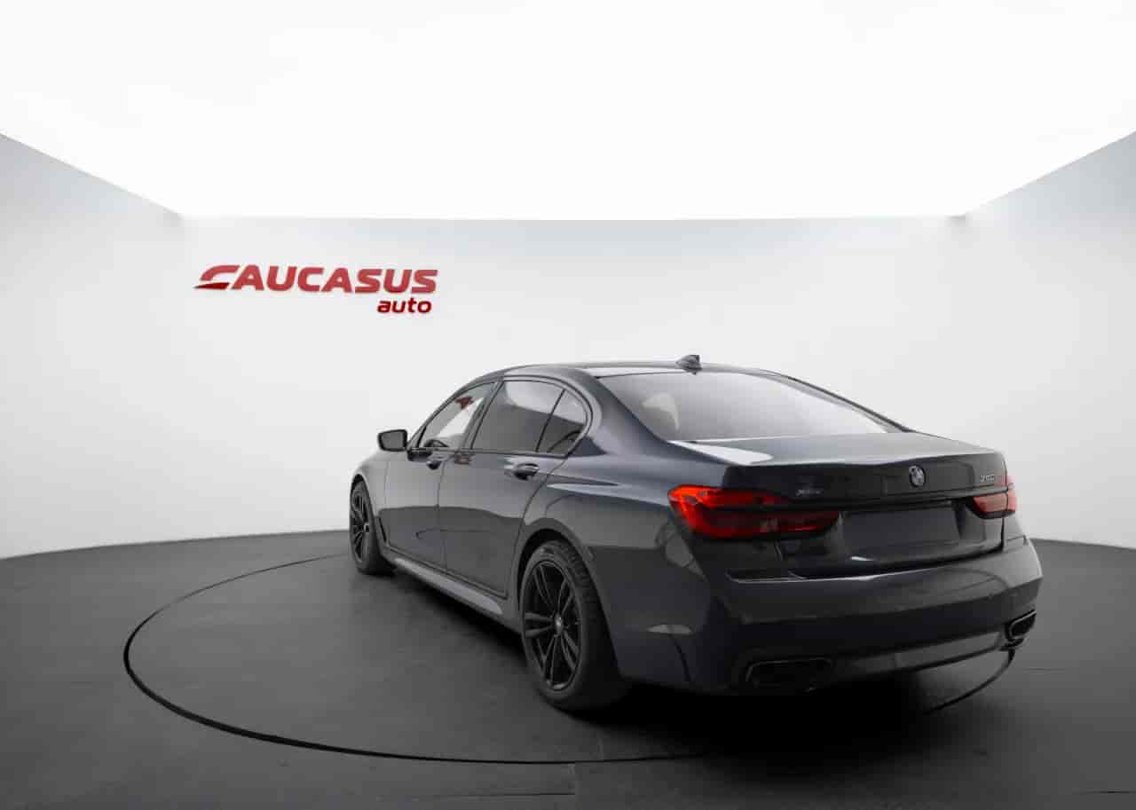 BMW 7-Series - 6