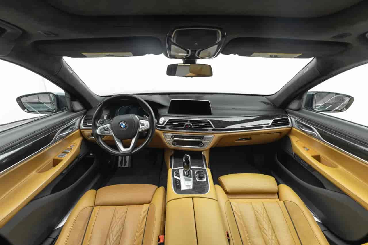 BMW 7-Series - 9
