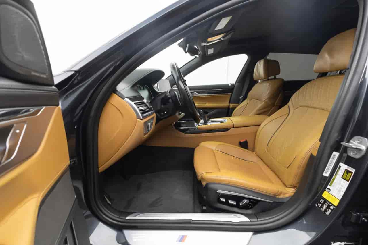 BMW 7-Series - 10
