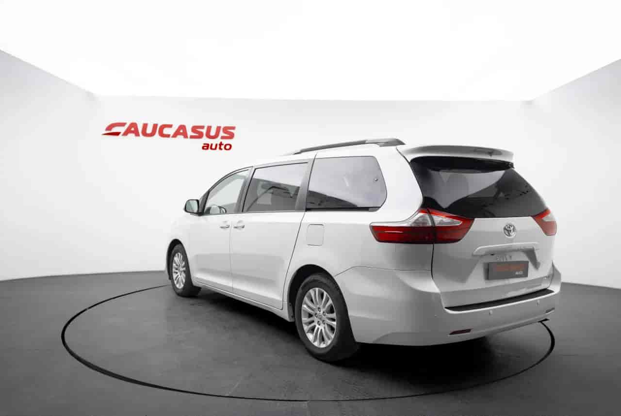 TOYOTA Sienna - 6
