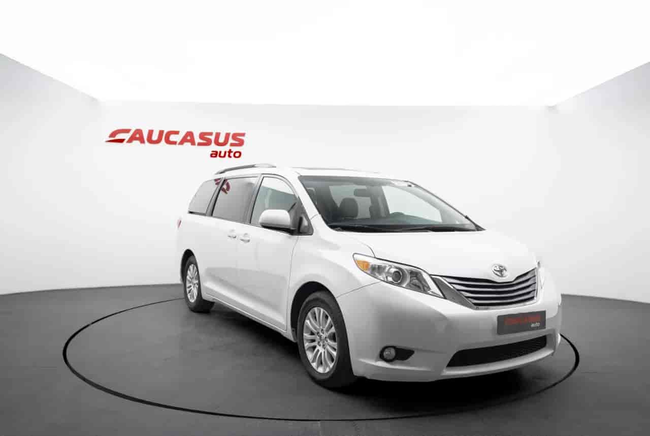 TOYOTA Sienna - 3