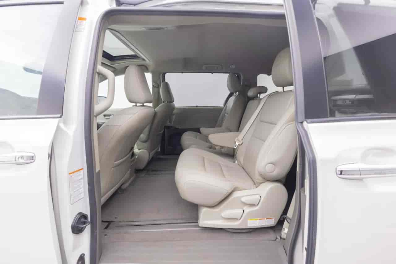 TOYOTA Sienna - 8