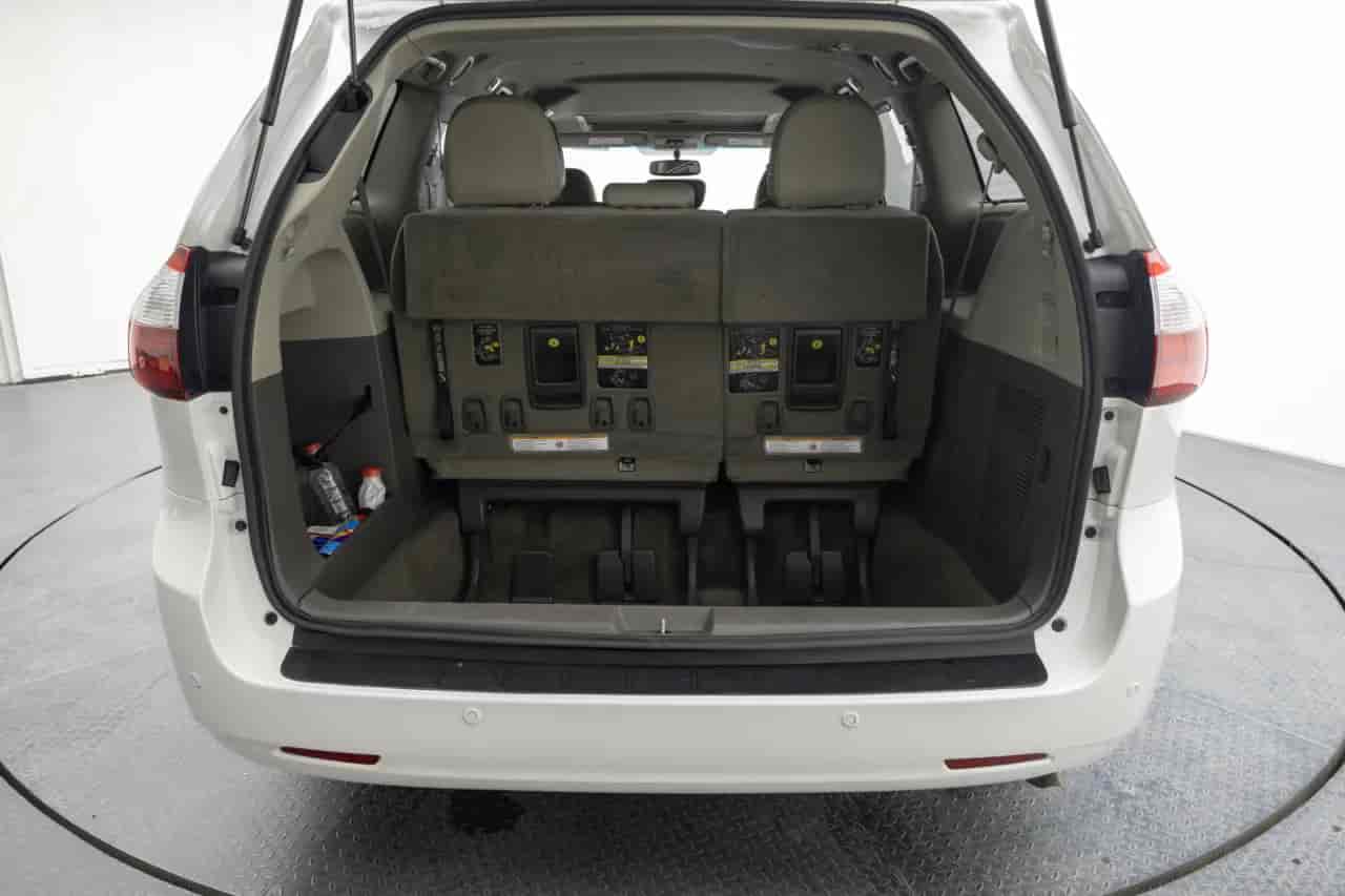 TOYOTA Sienna - 7