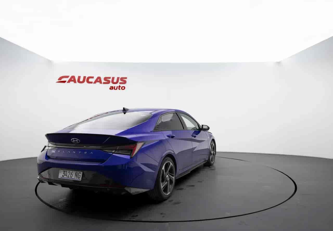 HYUNDAI Elantra - 4