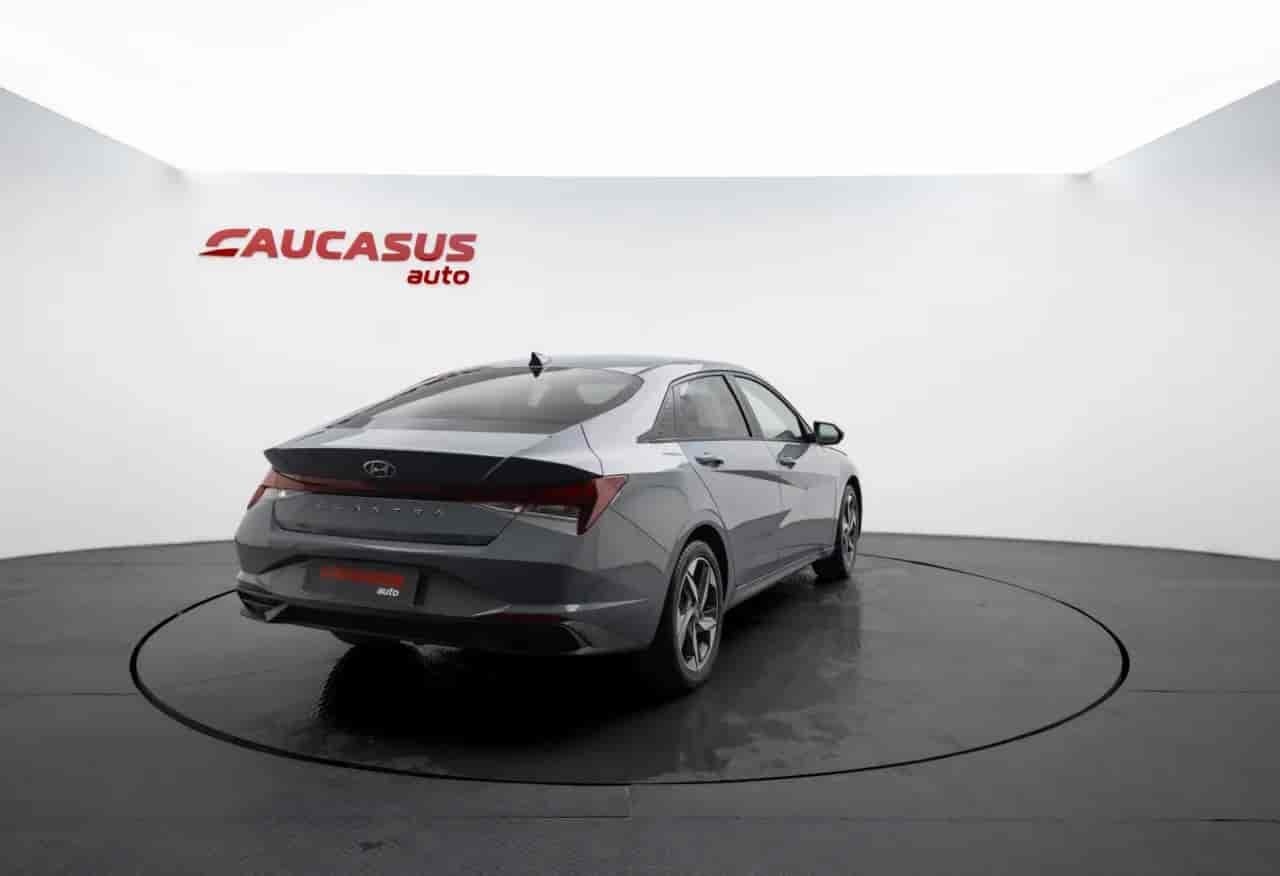 HYUNDAI Elantra - 4