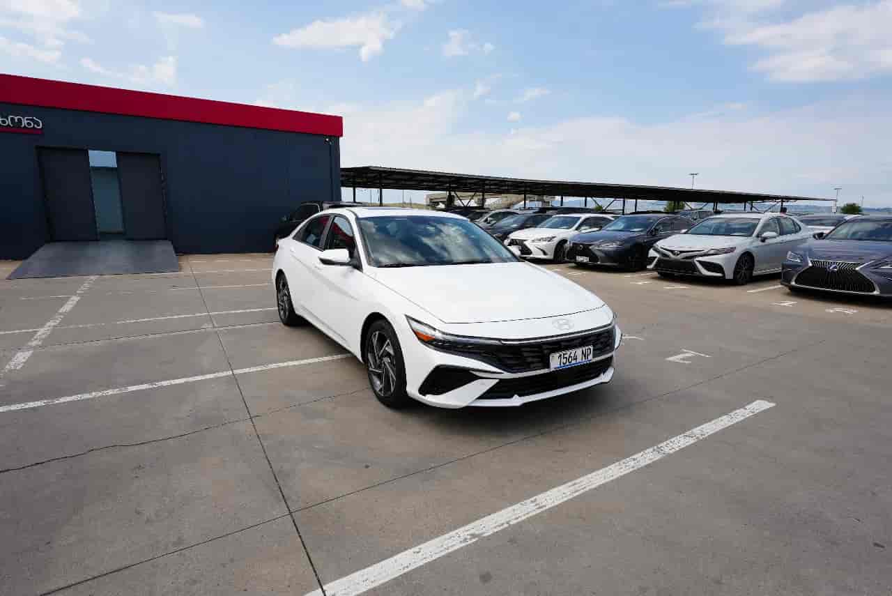 HYUNDAI Elantra - 3