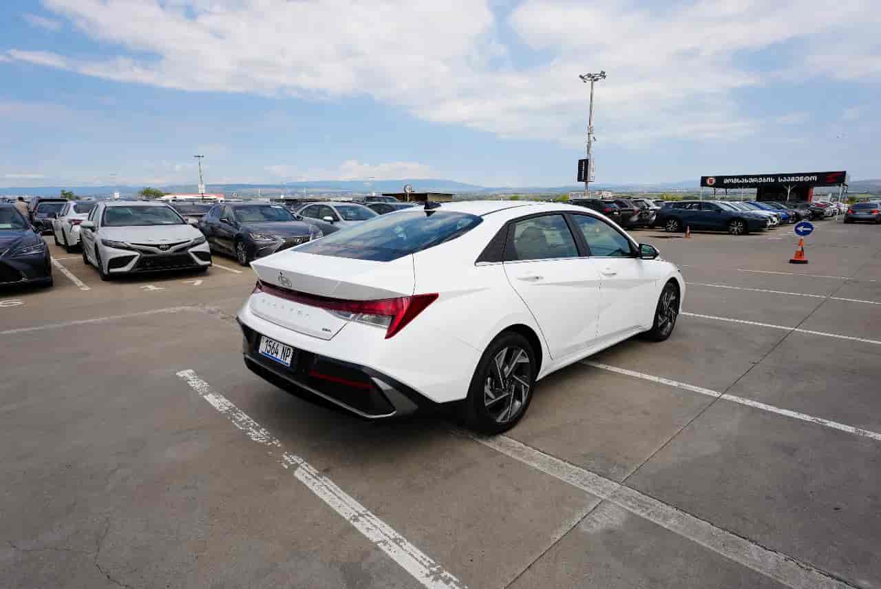 HYUNDAI Elantra - 4
