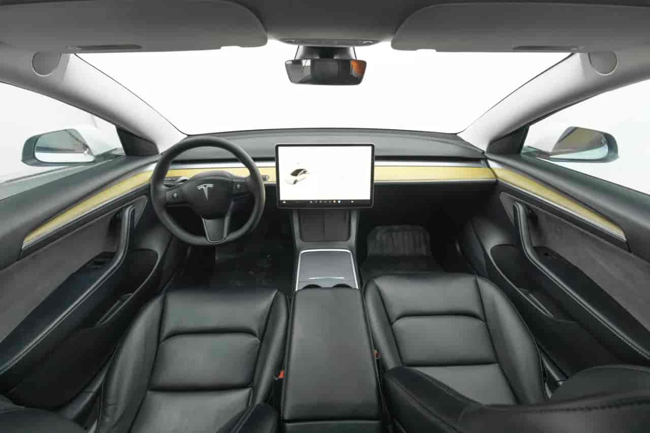 TESLA Model 3 - 9