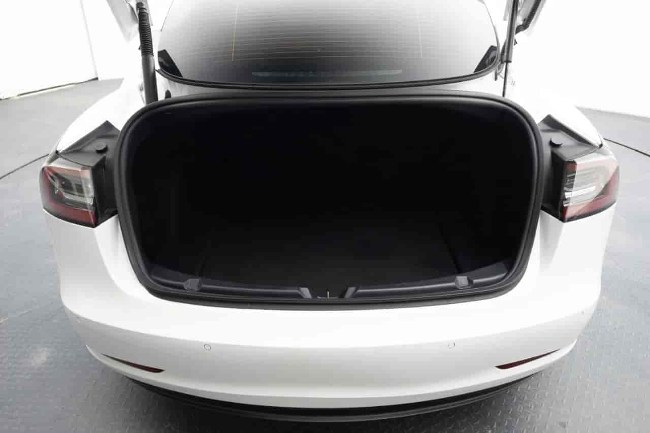 TESLA Model 3 - 7
