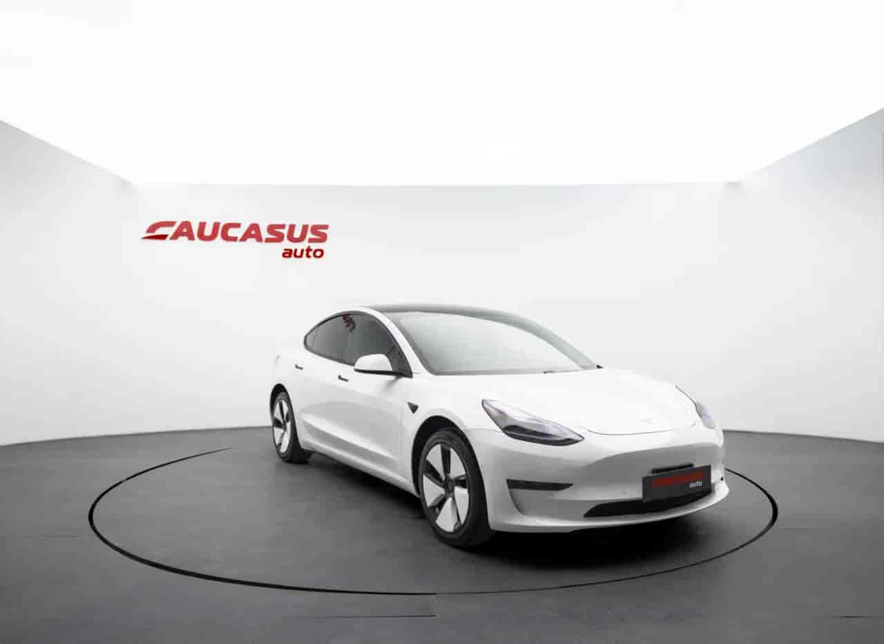 TESLA Model 3 - 3