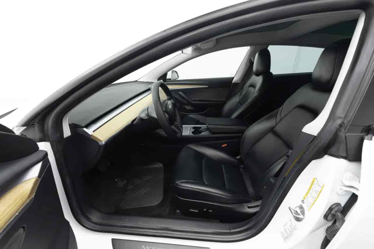 TESLA Model 3 - 10