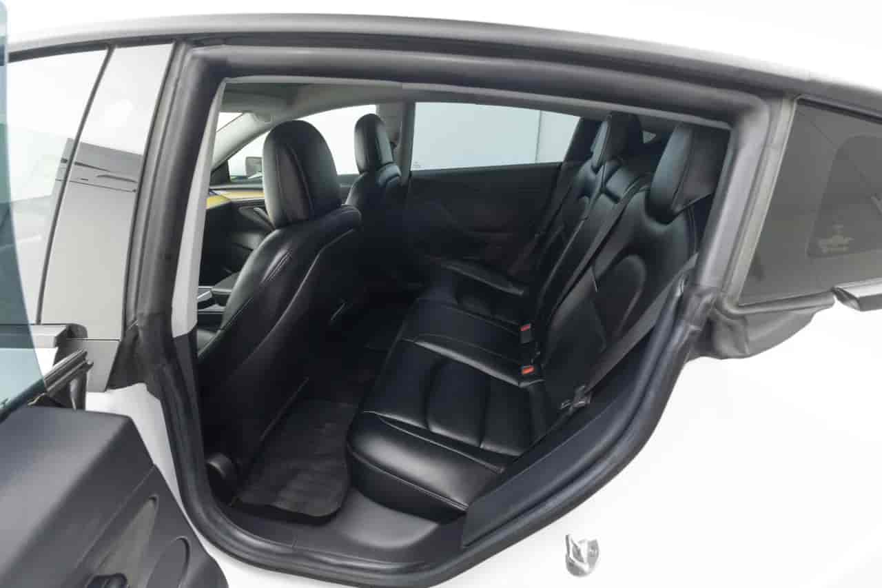 TESLA Model 3 - 8
