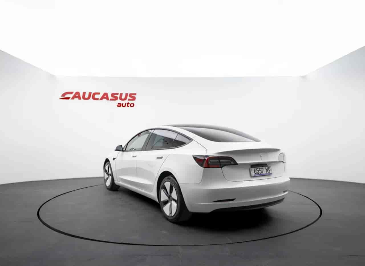 TESLA Model 3 - 6