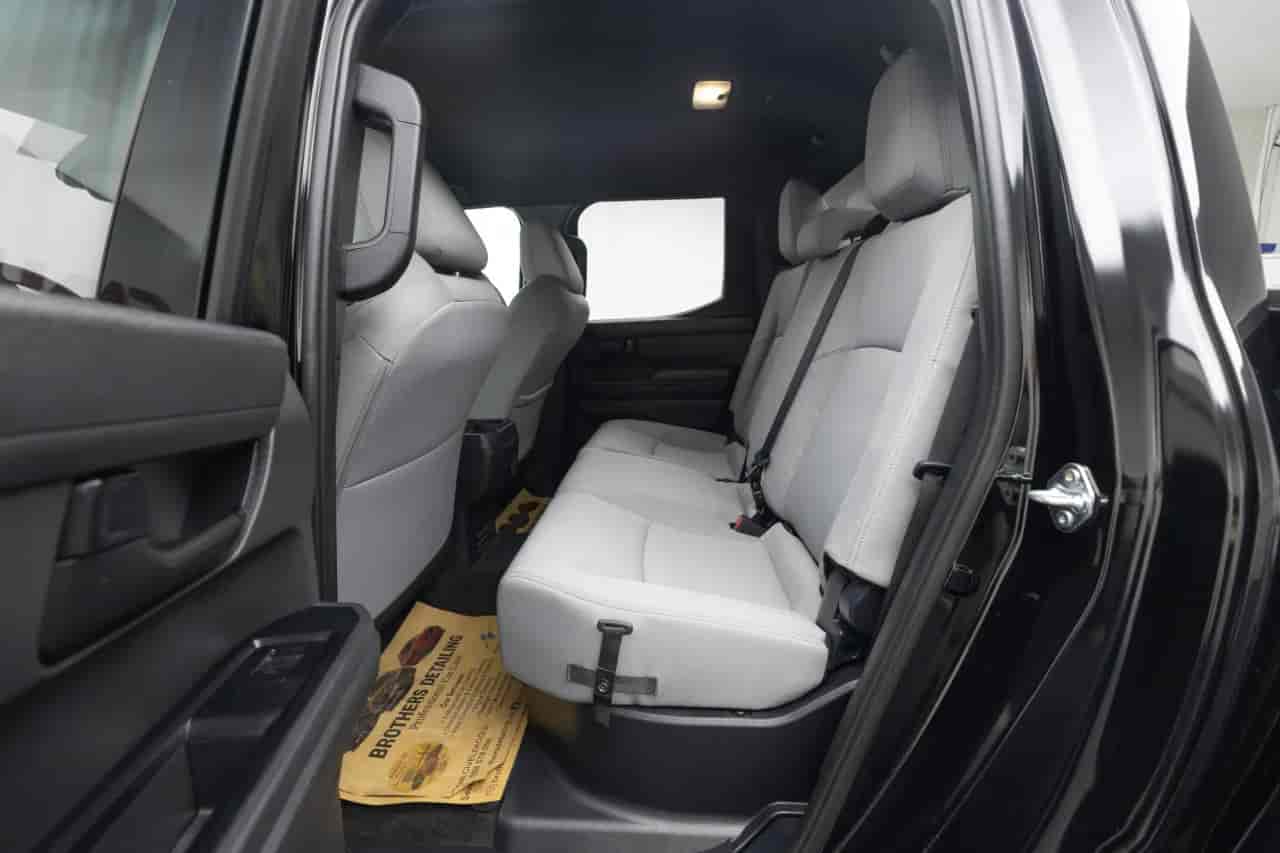 TOYOTA Tacoma - 8