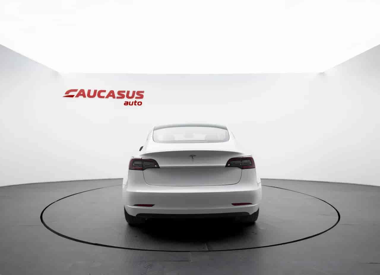 TESLA Model 3 - 5