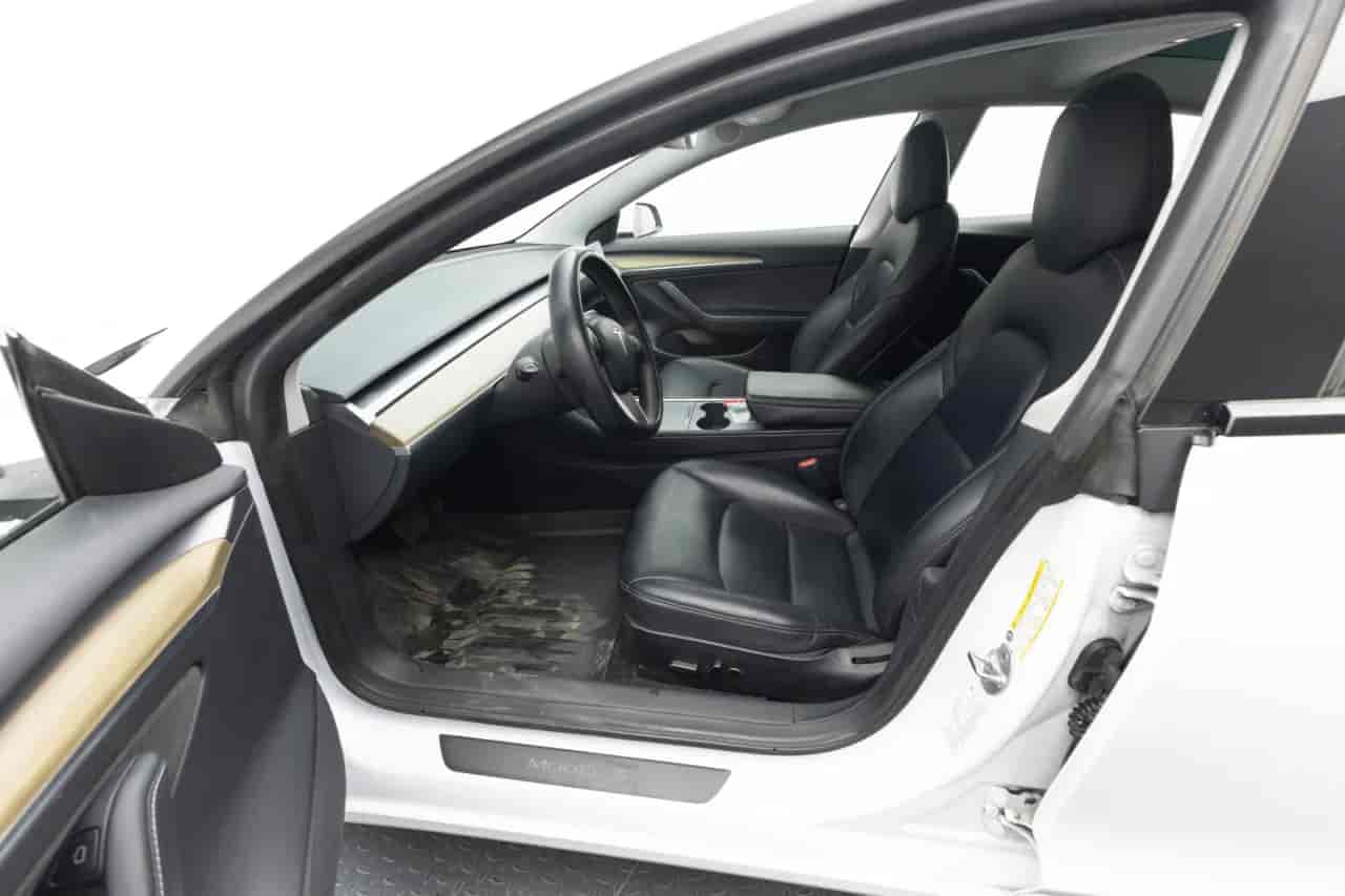 TESLA Model 3 - 10