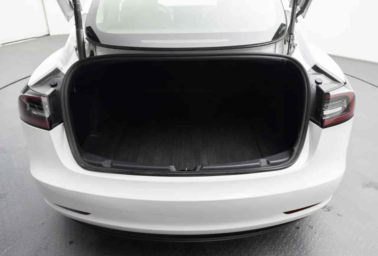 TESLA Model 3 - 7