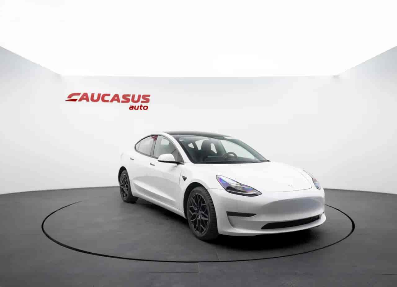 TESLA Model 3 - 3