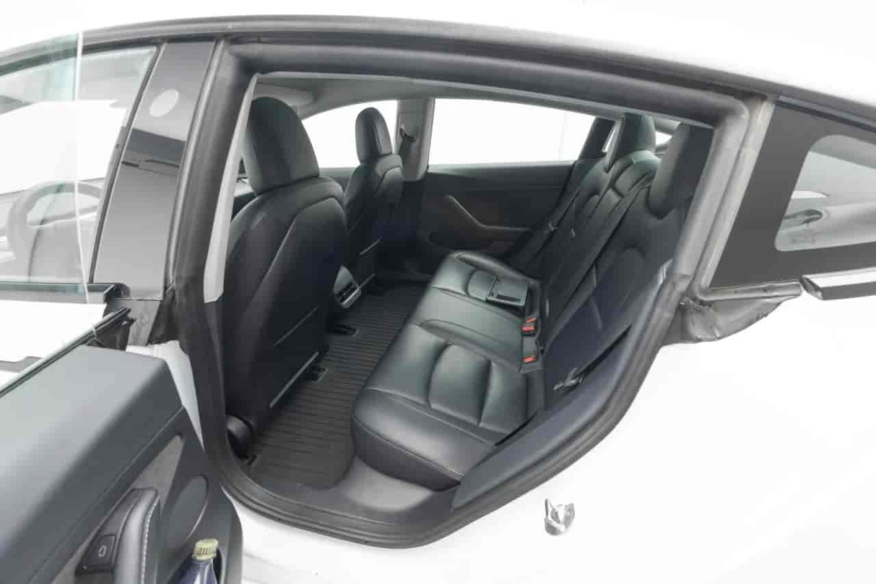 TESLA Model 3 - 8