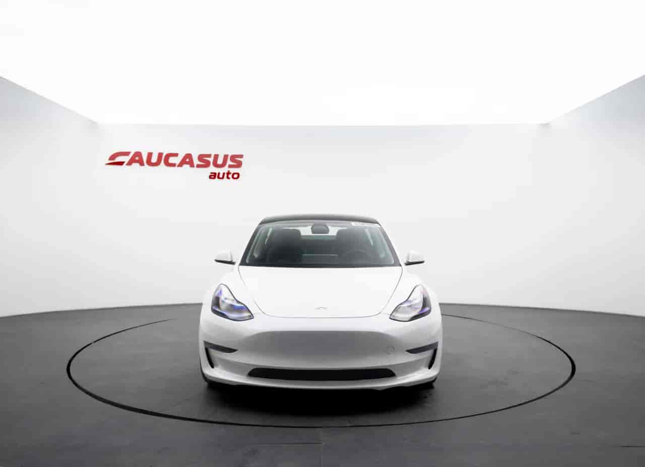 TESLA Model 3 - 2