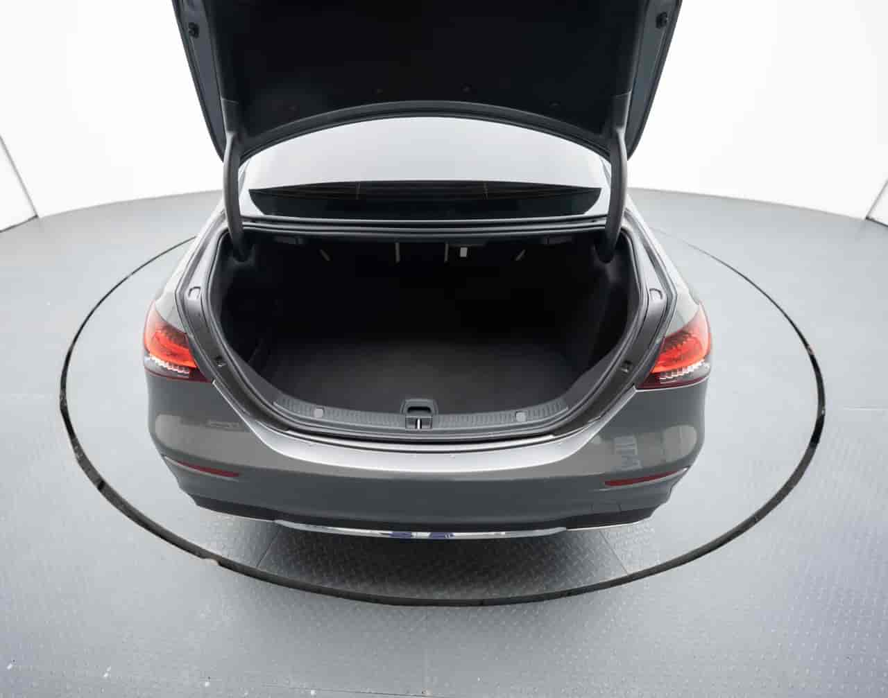 MERCEDES-BENZ E-Class - 7